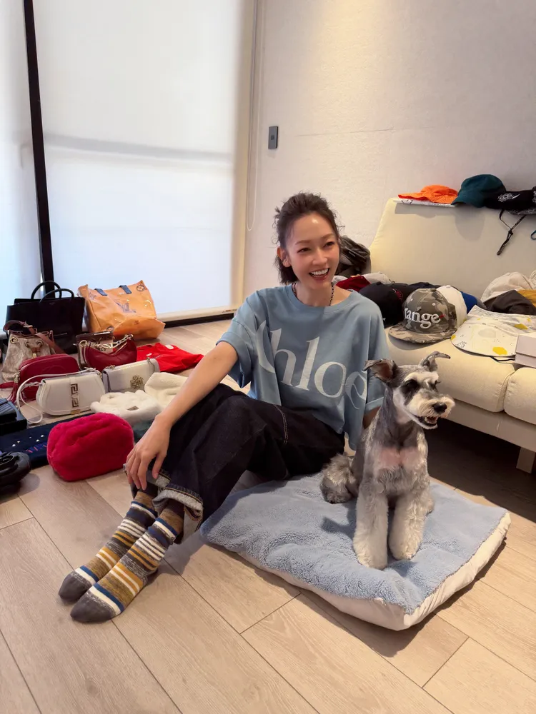 潘慧如和愛犬一起出席活動。經紀人提供