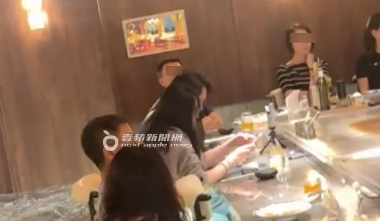 蕭淑慎夫妻並肩而坐，晚餐約會進行約3小時。特勤中心攝