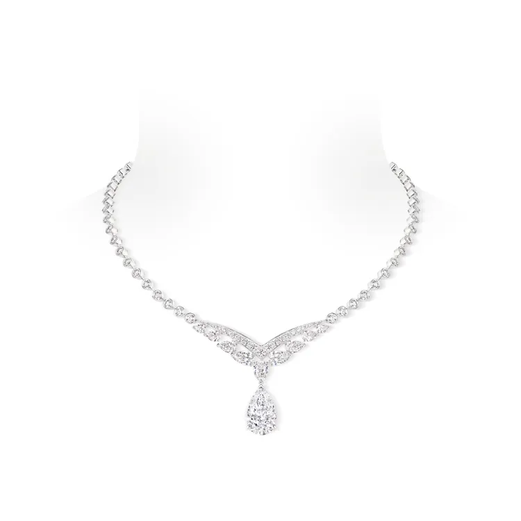 CHAUMET Joséphine Valse Impériale 18K白金項鍊，鑲嵌1顆約重11.30克拉的梨形鑽石，以及多顆梨形和明亮式切割鑽石。