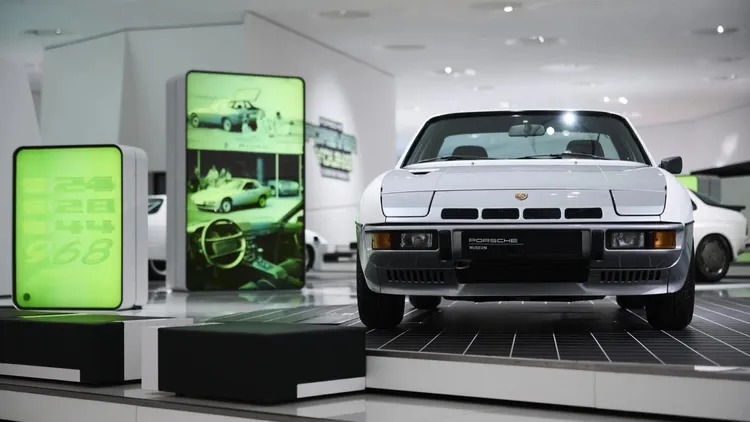 Porsche 924作為Transaxle車系起點，當年原本是Volkswagen合作計畫之一，最終卻意外開啟Porsche前置引擎跑車時代。原廠照片