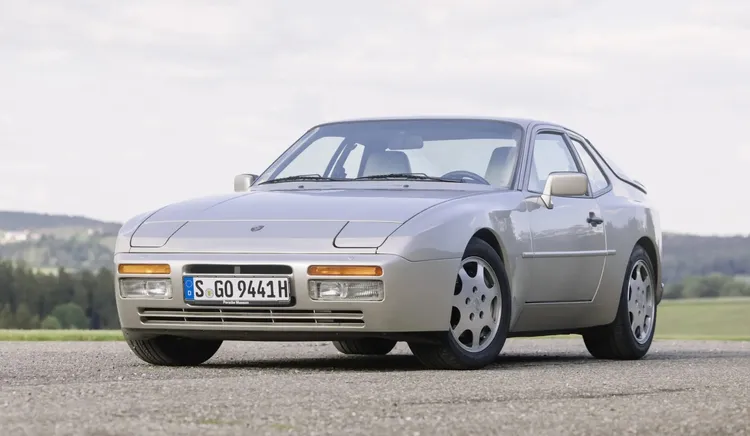Porsche 944憑藉更寬體的運動化造型與優異前後配重設定，在1980年代成為品牌最重要的銷售主力之一。原廠照片