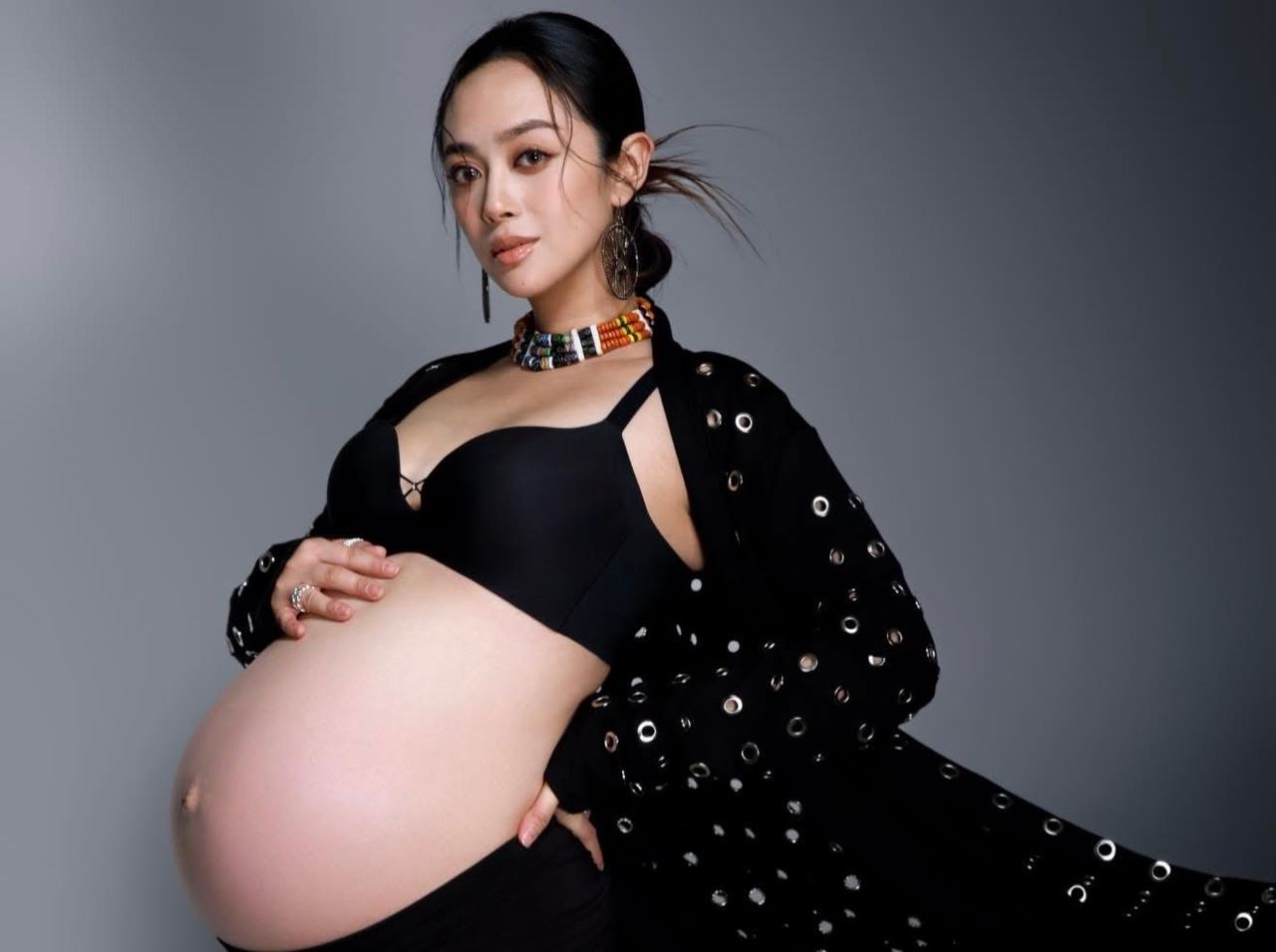 最美金曲歌后試管求子懷二胎 產前兩天曬孕肚寫真