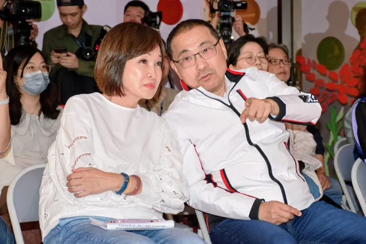 國民黨高雄市長參選人、立法委員柯志恩今（14）日率領高雄團隊，前往新北市公共托育中心參訪請益新北市長侯友宜。柯志恩團隊提供