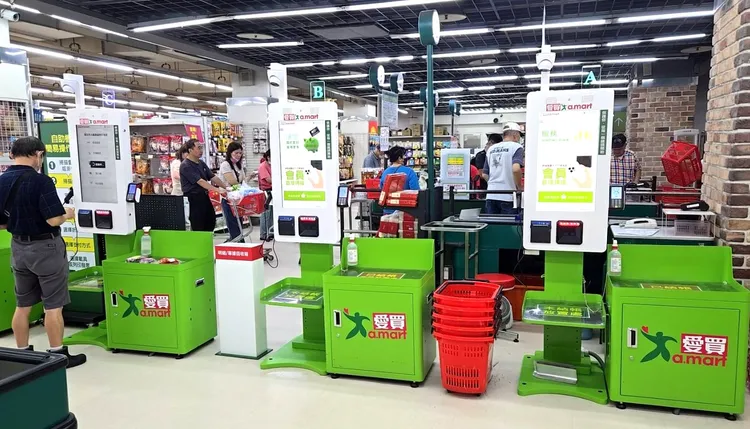 愛買自助結帳區。資料照