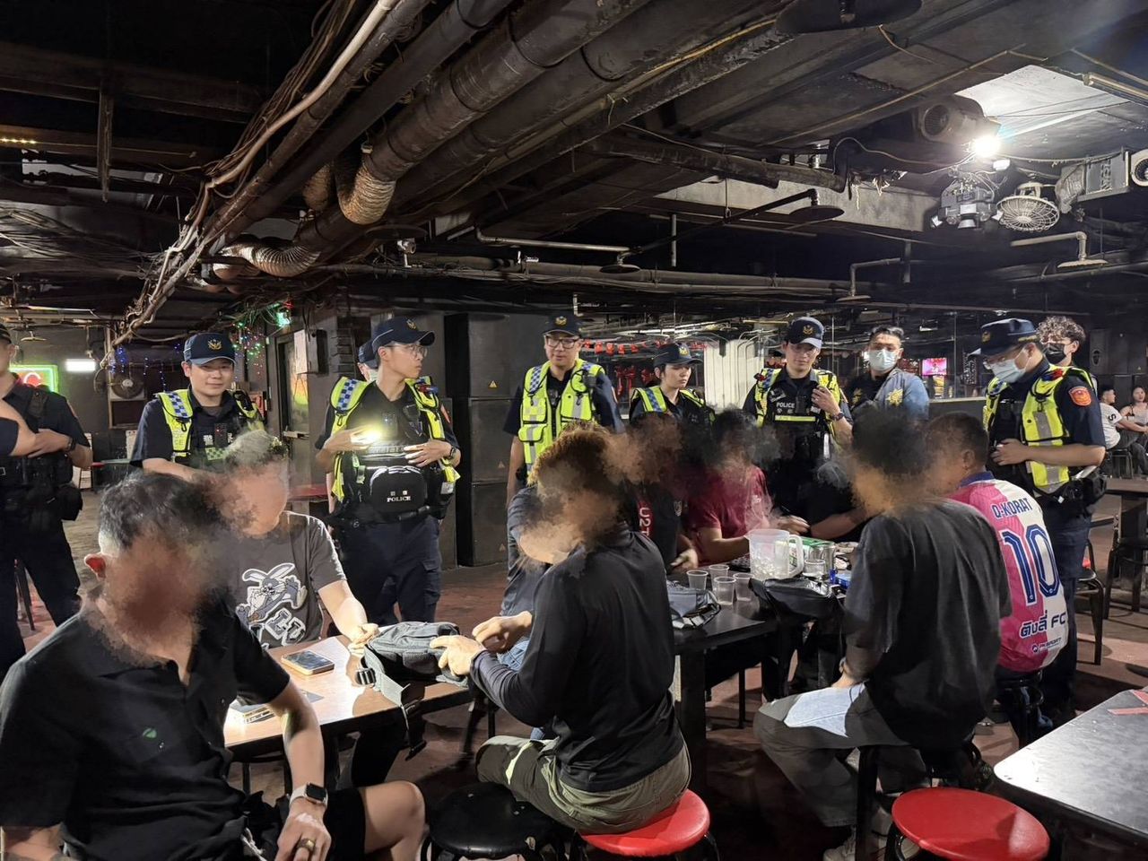 桃警「雷霆除暴」大掃蕩!狂抓110嫌 搜出五百支毒彩虹菸