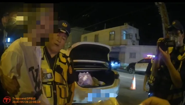 男子駕車運送毒品彩虹菸遭警攔獲。警方提供