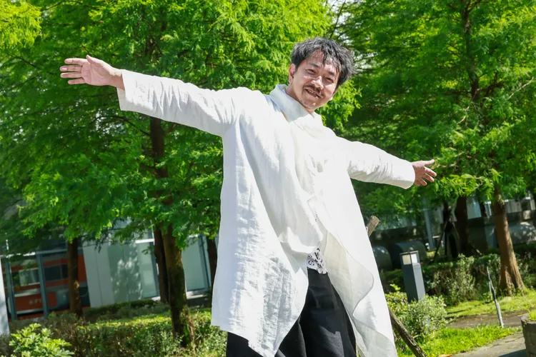 江俊翰自嘲54歲了看事情還太單純。民視提供