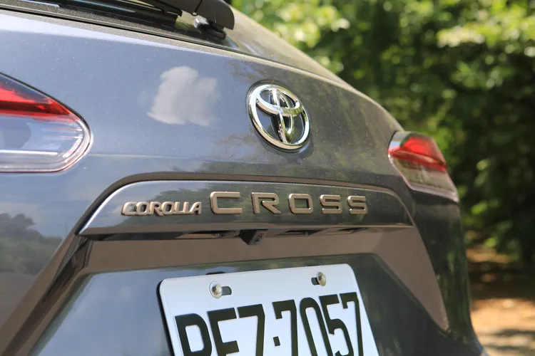 車尾主要是將Corolla Cross字體，改以古銅色調呈現。林浩昇攝