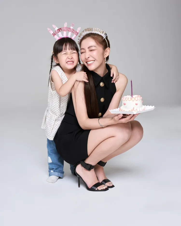 林雨葶（右）和女兒（左）感情非常好。（圖／一束光影藝提供）
