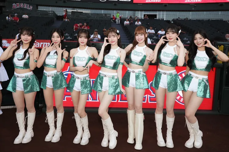 小雲（左起）、璇璇、Ann、一暄、芮妮、飛飛、睦那京。洋基工程提供