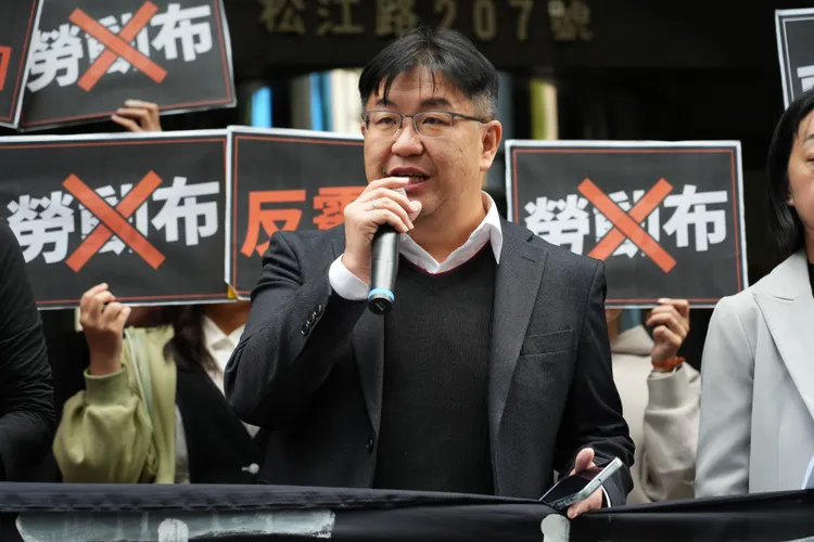 東吳大學法律系教授胡博硯也直言，「特殊影像設備實名制」其實是防君子不防小人，真正關鍵仍是「錄影前告知」與「取得同意」兩大核心。彭欣偉攝