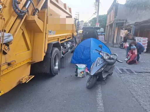 心痛！7歲童登阿嬤機車疑誤觸油門　遭垃圾車輾頭慘死