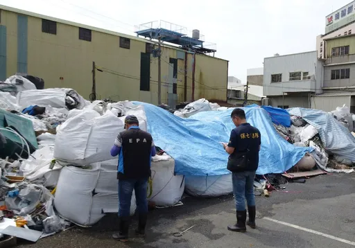 狂倒4千噸廢棄物！還想走私出口　保七聯手台南環保機關破黑心集團