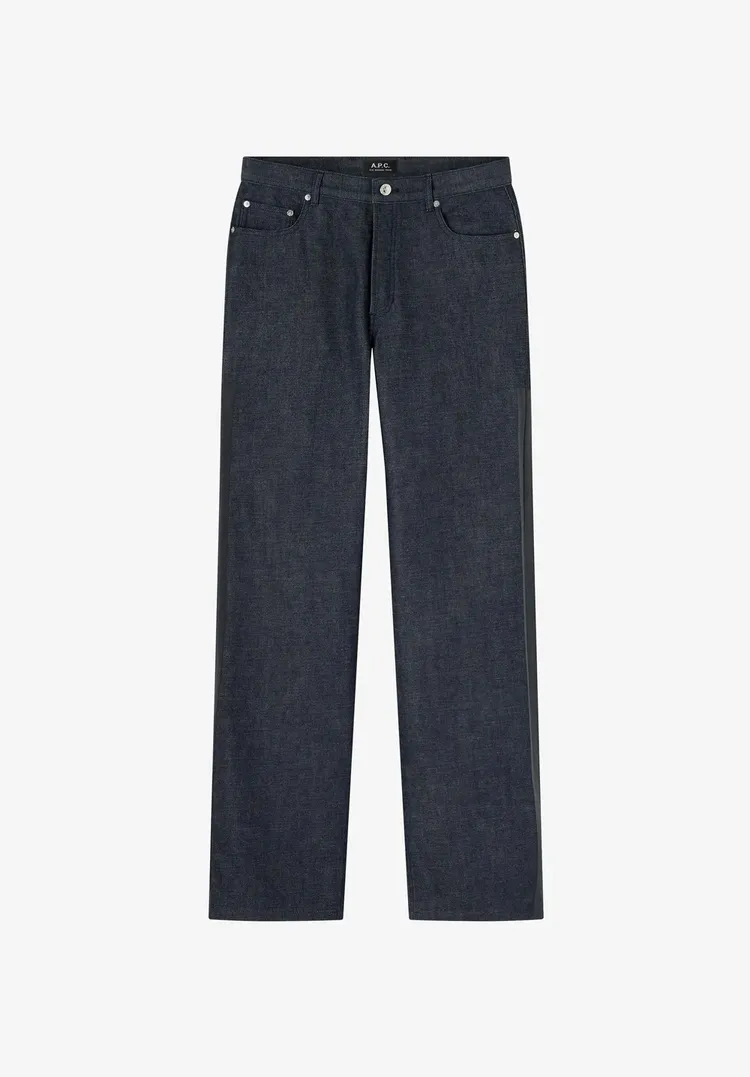 A.P.C. FRGMT聯名SALLY原色丹寧牛仔褲，1萬7800元。品牌提供