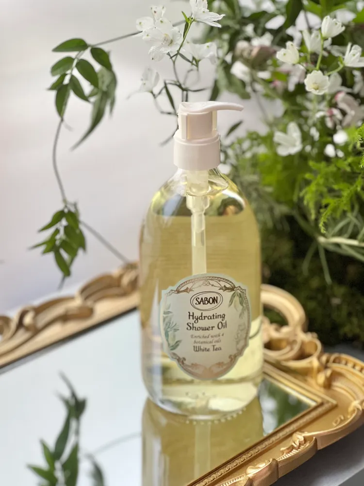 SABON白茶輕潤沐浴油。品牌提供