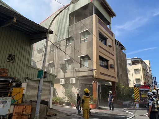 高雄透天厝起火1人嗆傷　男子情緒激動不排除縱火