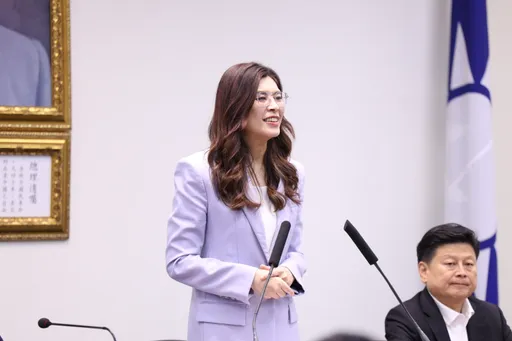 出席婦女部活動　鄭麗文祝福媽媽們「母親節快樂」