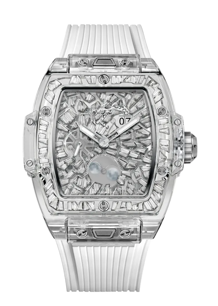 HUBLOT Spirit of Big Bang Impact藍寶石月相鑽錶，42mm，拋光藍寶石水晶錶殼，鑲嵌91顆花式切割鑽石立體時標錶盤，白色內襯橡膠錶帶，HUB1770自動上鍊鏤空月相機芯，動力儲存50小時，防水深度50米，限量20只，1604萬4000元。品牌提供  