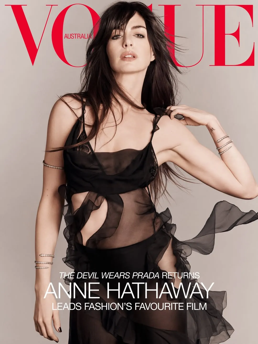 安海瑟薇近日還登上《VOGUE》封面。翻攝IG