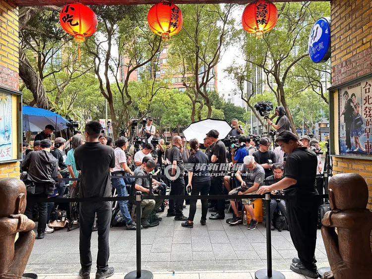 現場出動良福保全30名，加上各界大佬隨扈及工作人員近20名左右，莫約50名人員在現場維持秩序。特勤中心攝
