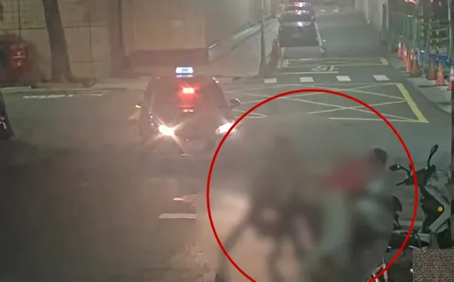 北市深夜4男街頭大亂鬥　鋁棒、折疊刀齊飛！1人胸口中刀濺血送醫搶救