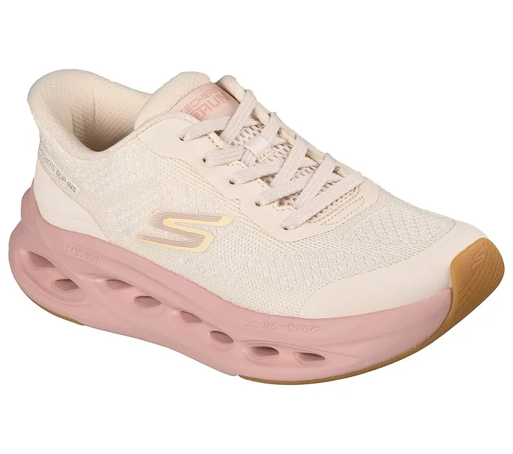 SKECHERS GO RUN MAX CUSHIONING GLIDE-STEP運動鞋，3690元。品牌提供