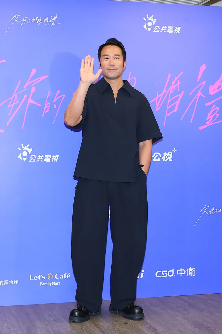 張孝全會陪兒子打戰鬥陀螺。攝影中心攝