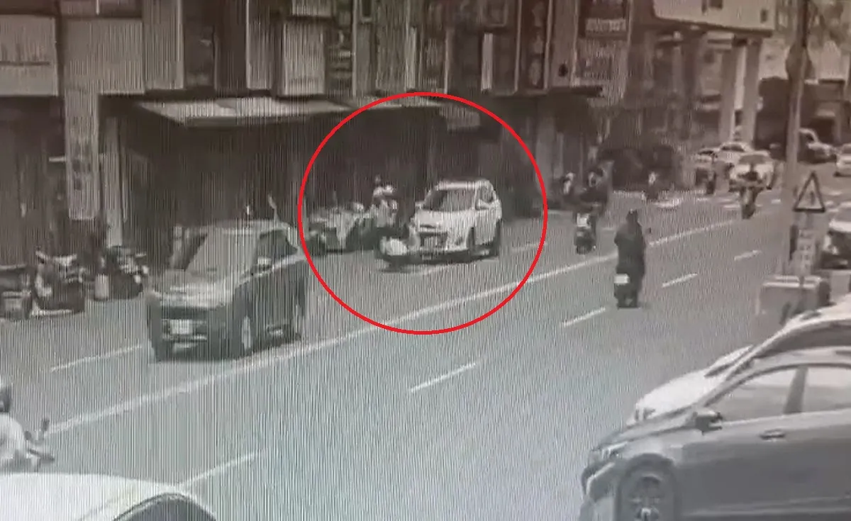 台中死亡車禍！機車撞單車再遭轎車輾過　騎士受困車底慘死