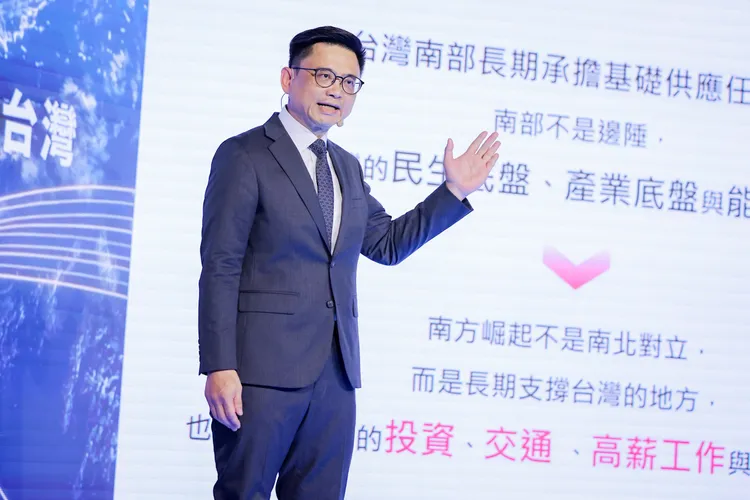 賴瑞隆12日正式發表「第四棒的挑戰」，並提出下一階段城市願景。翻攝畫面