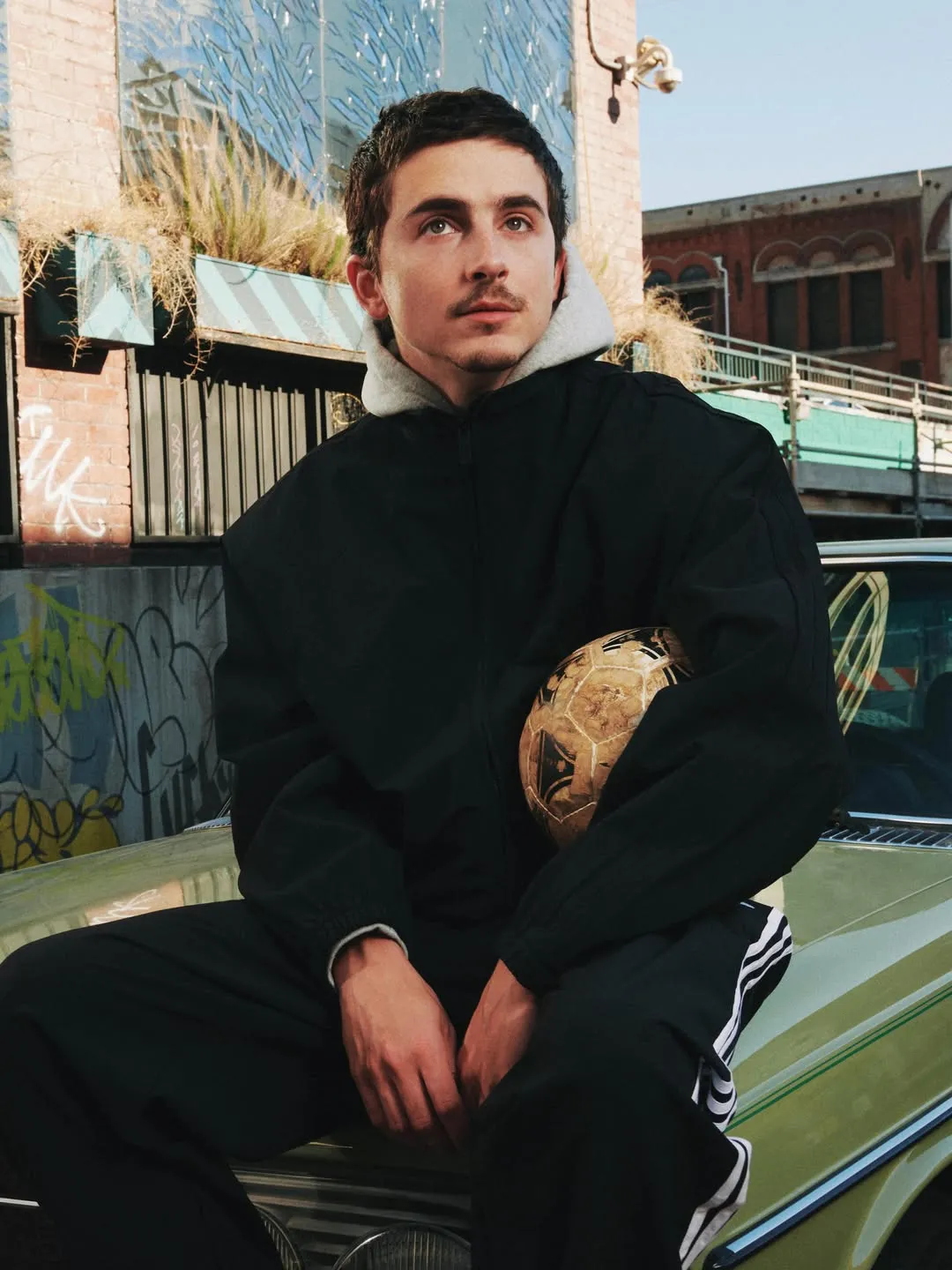 「甜茶」擔任全新影片的引路人。翻攝adidas IG