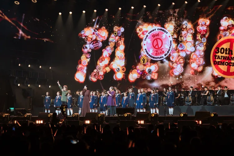 台灣在民主與自由的環境下，過去曾受限制的歌曲與各類表達，如今都能自由呈現。賴清德臉書