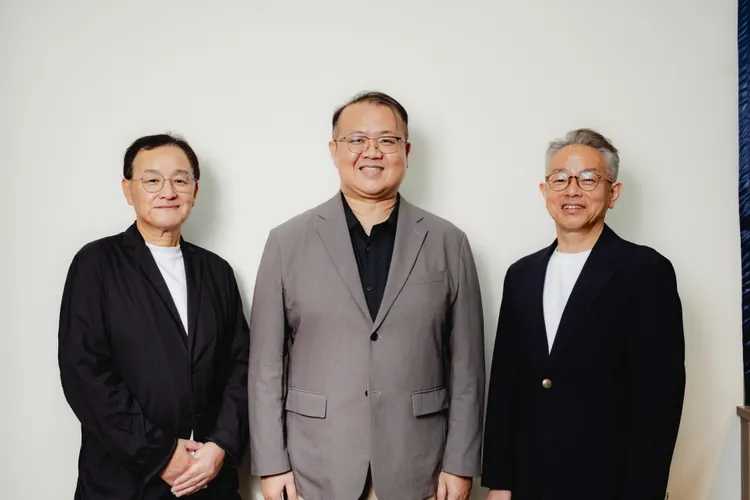 台灣區總經理高村先生與亞洲大學視光系主任與育訓練部經理森先生。業者提供