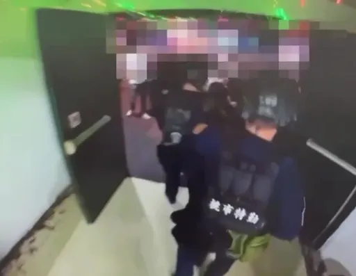 勒令歇業照樣開！越南舞廳「換殼復活」淪毒窟　桃警夜襲帶回320人