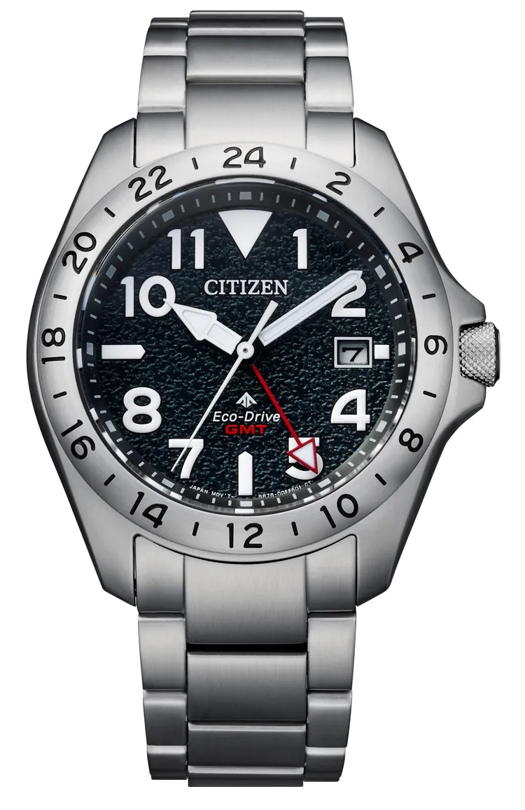 CITIZEN光動能GMT兩地時間顯示腕錶BJ7150-50E，2萬2800元。品牌提供