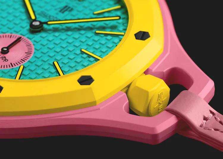 SWATCH X AP Royal Pop懷錶細節。品牌提供