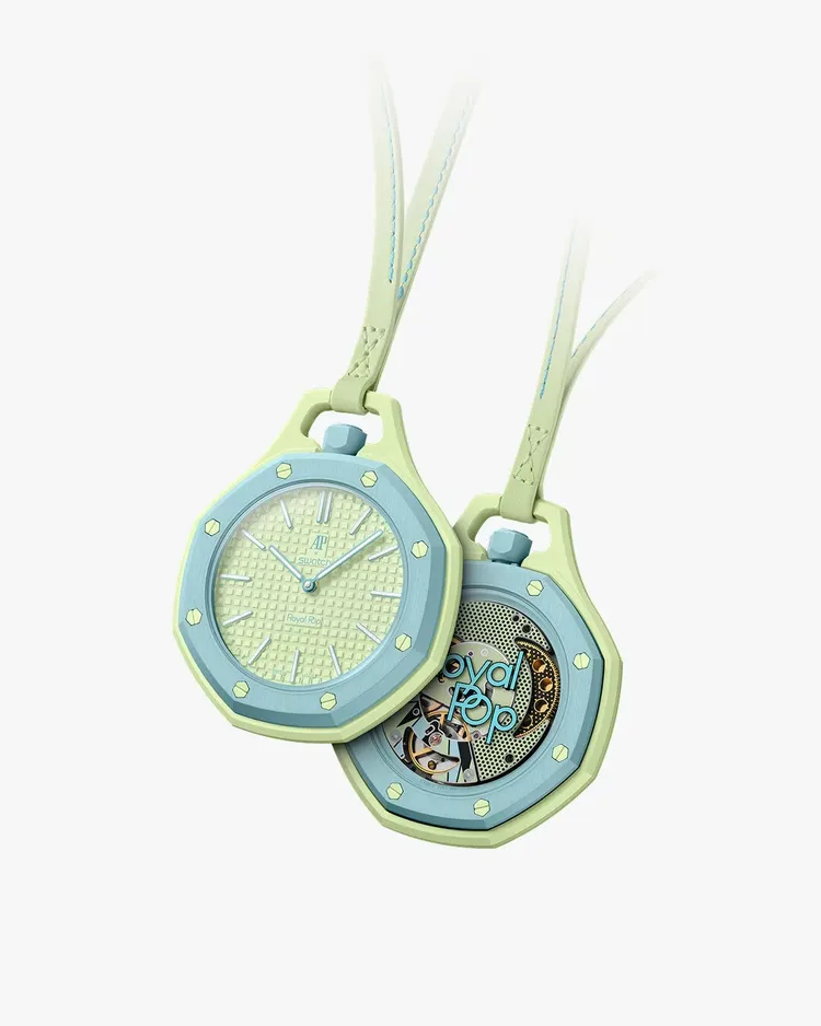 SWATCH X AP Royal Pop懷錶，1萬2150元。翻攝官網