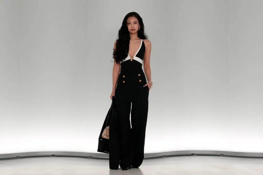 Jennie現身香奈兒大秀。美聯社