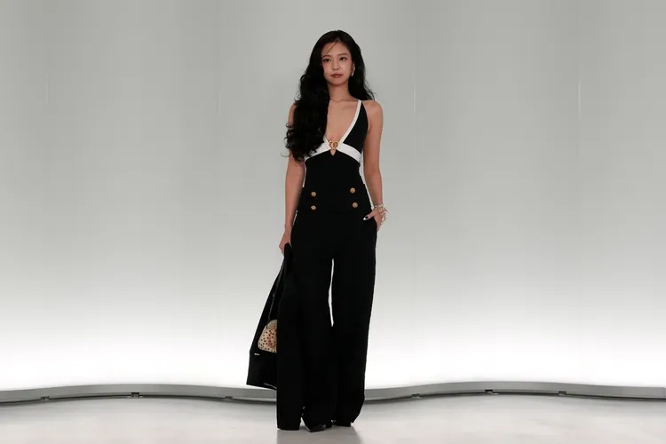 Jennie現身香奈兒大秀。美聯社