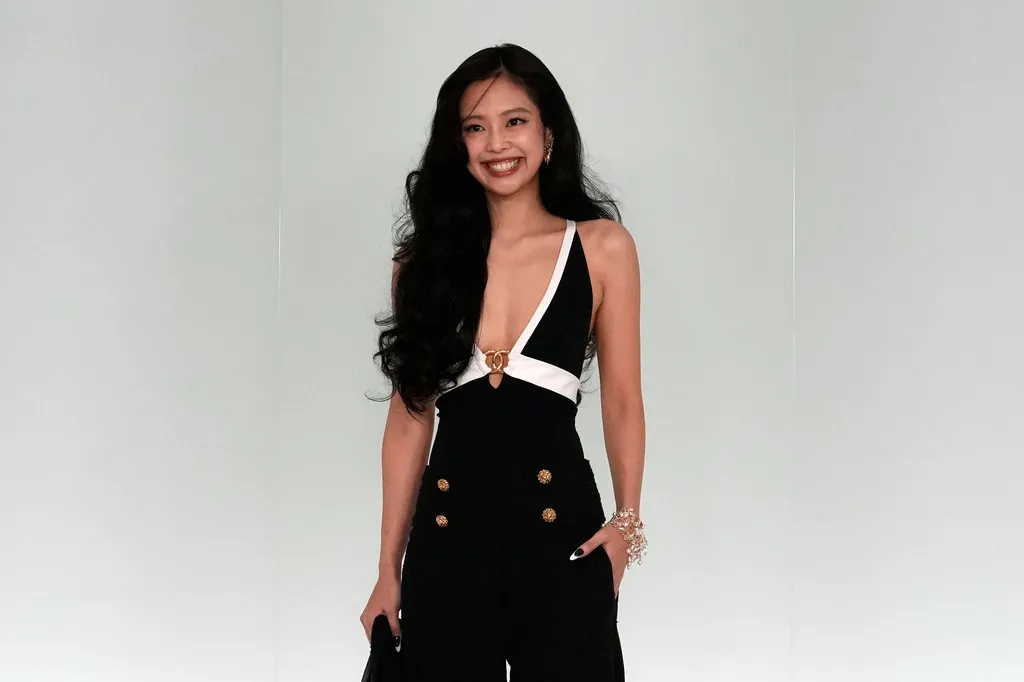 Jennie現身香奈兒大秀。美聯社