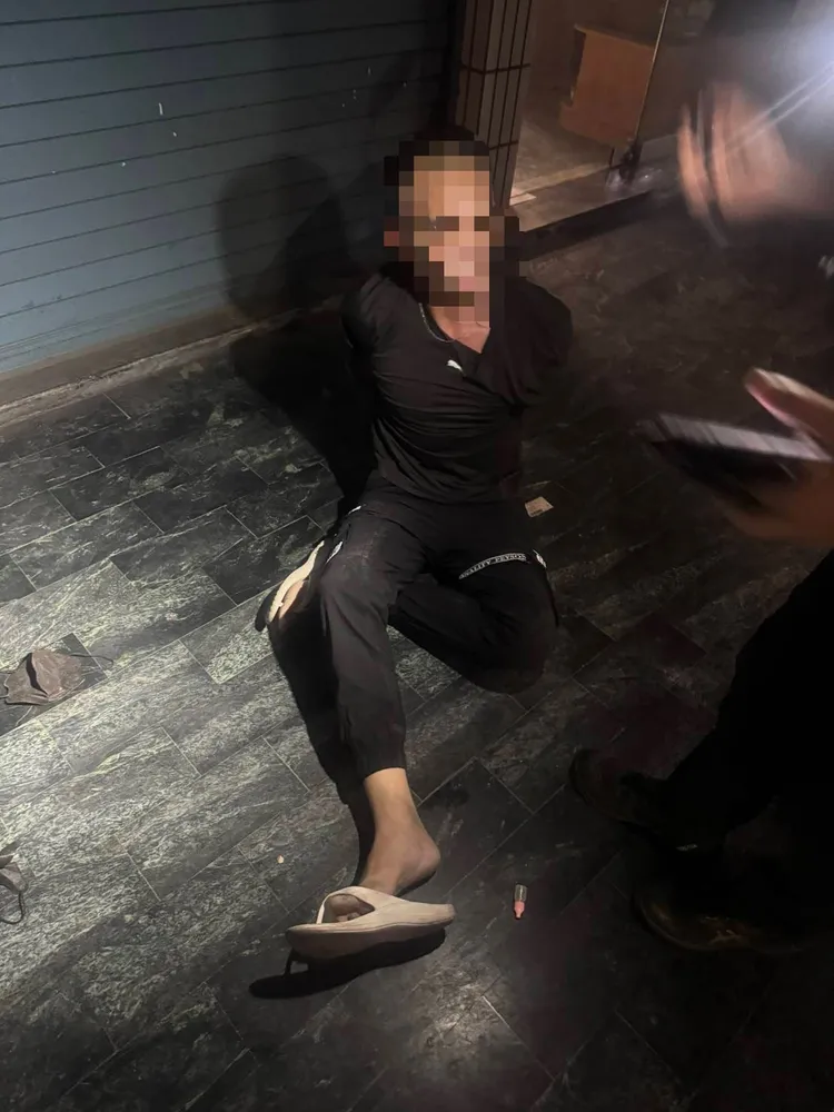 開追捕，最終於光復路成功將其壓制逮捕。翻攝畫面