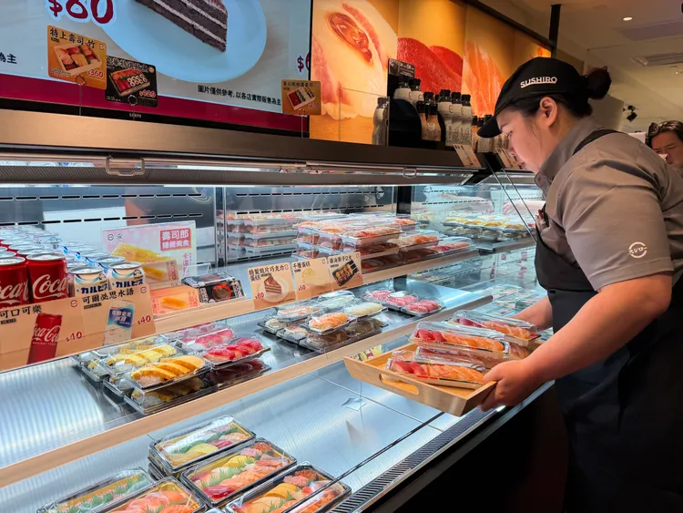 壽司郎「SUSHIRO To Go TOGO站前店」提供外帶壽司盒與單點商品。莊偉祺攝