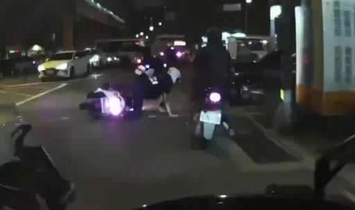 毒駕男拒檢衝撞害2警受傷　逃逸2公里落網...將吃11張罰單噴18萬元