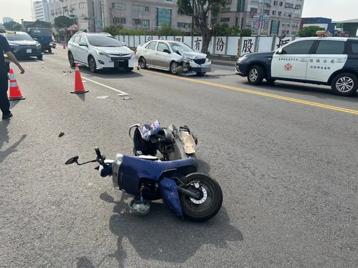 機車未依規定左轉遭自小客擦撞！55歲女騎士傷重不治