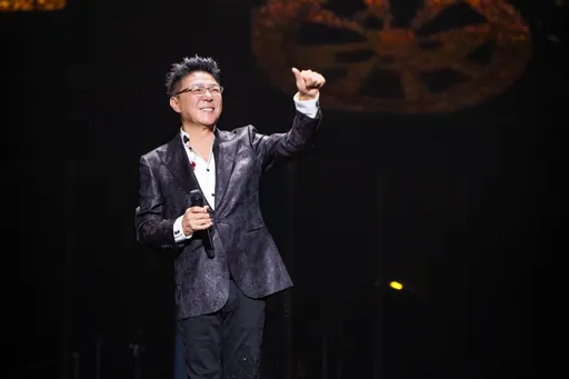 姜育恆全球驚人房產曝光　手握10間房產！9棟全送給她