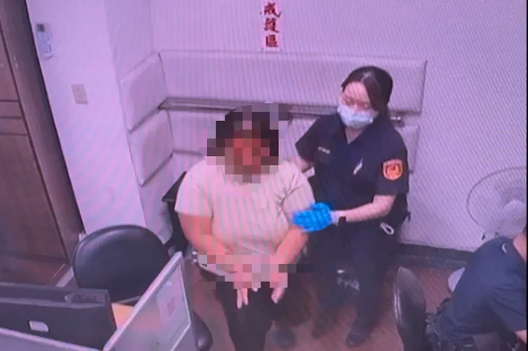 46歲婦人無故掌摑3歲童。翻攝畫面