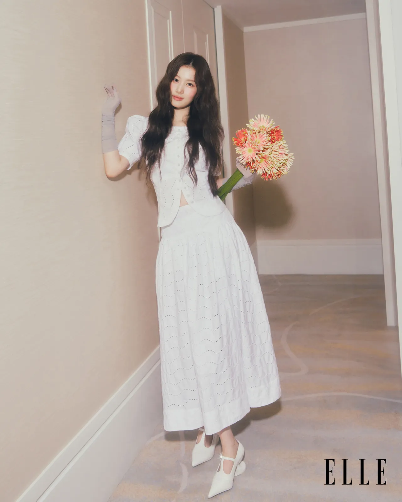 SANA拍攝《ELLE》封面。《ELLE》國際中文版提供