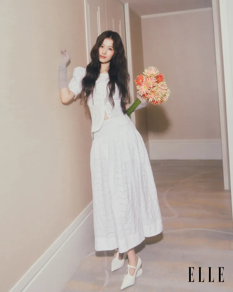 SANA拍攝《ELLE》封面。《ELLE》國際中文版提供