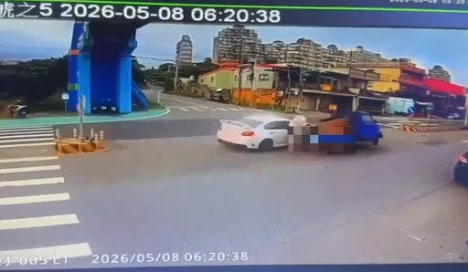 台2線16K清晨巨響　小貨車迴轉遭衝撞！驚悚影像曝光