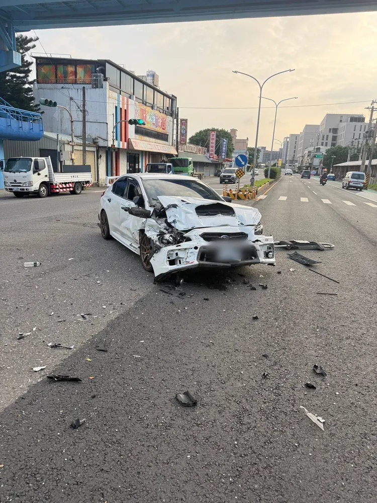 肇事小客車。翻攝畫面