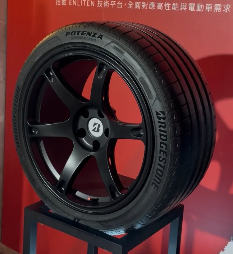 POTENZA SPORT EVO為新一代性能旗艦胎，不僅提升高速操控與濕地抓地力，磨耗壽命也較前代增加15%，同時支援高扭力電動車需求。林浩昇攝
